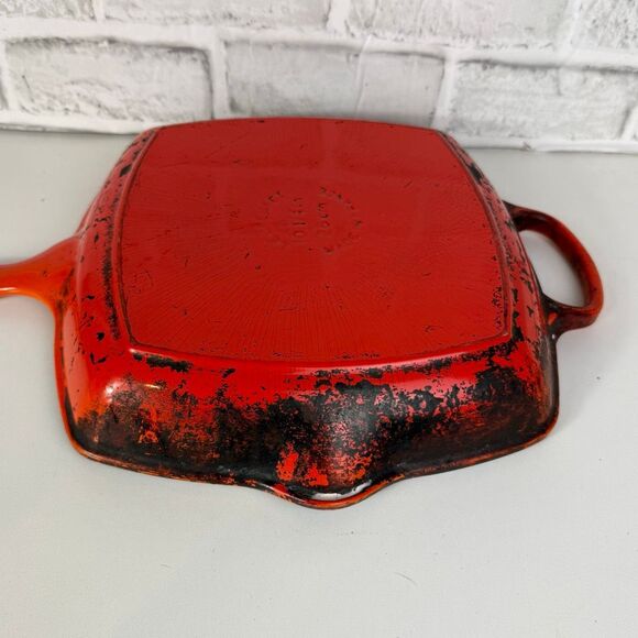 Le Creuset Signature Enameled Cast Iron Square Skillet Grill Orange - Picture 6 of 7